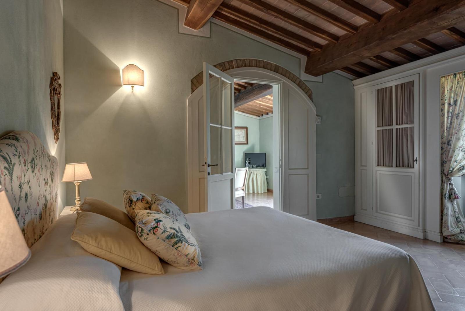 Villa Il Castagno Wine & Resort Siena Exterior photo
